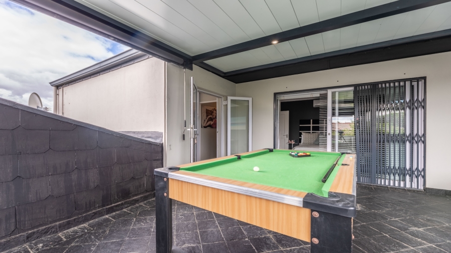 5 Bedroom Property for Sale in Flamingo Vlei Western Cape